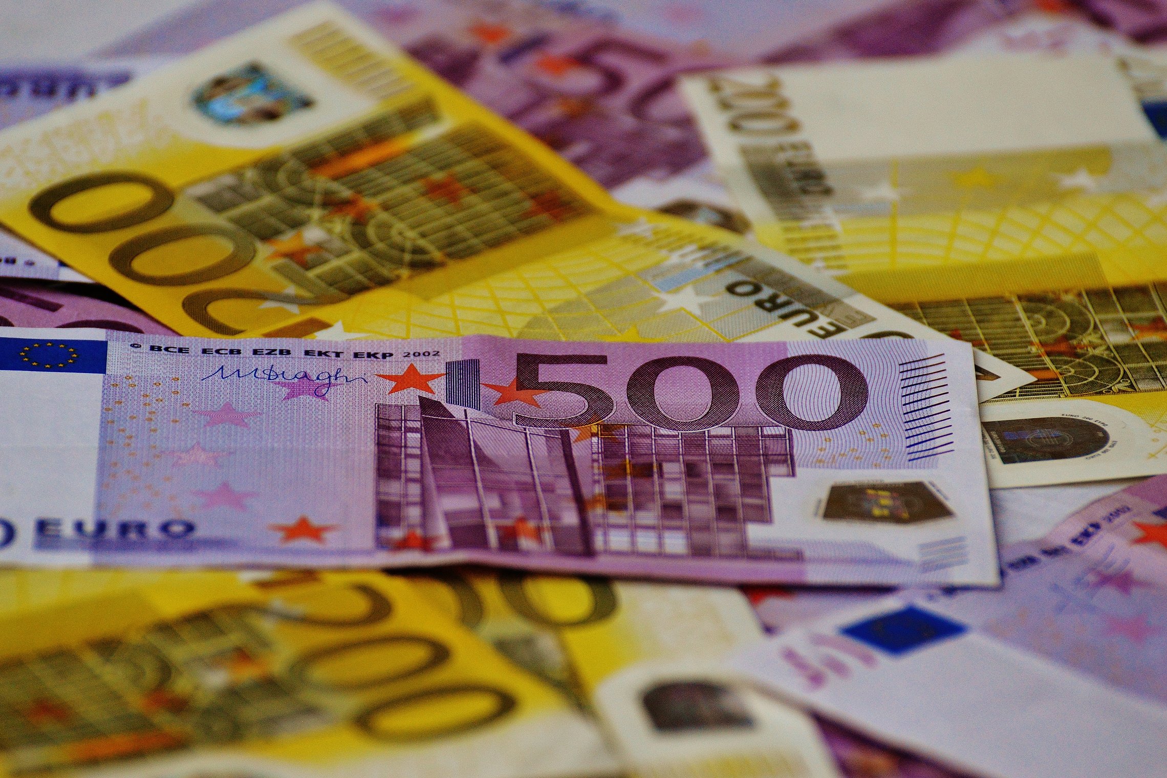 Išdėlioti Eurų banknotai
