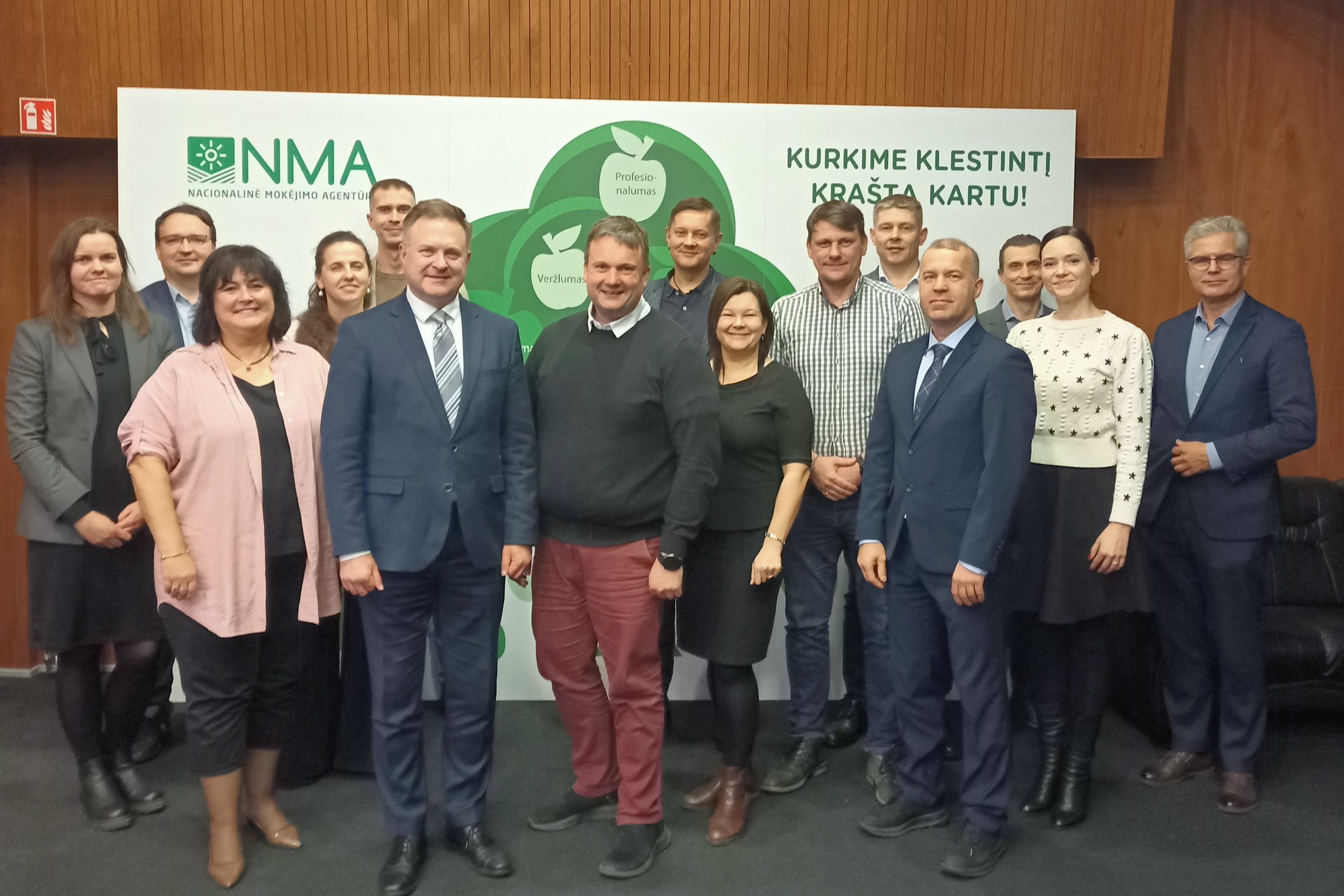 NMA lankosi Estijos delegacija