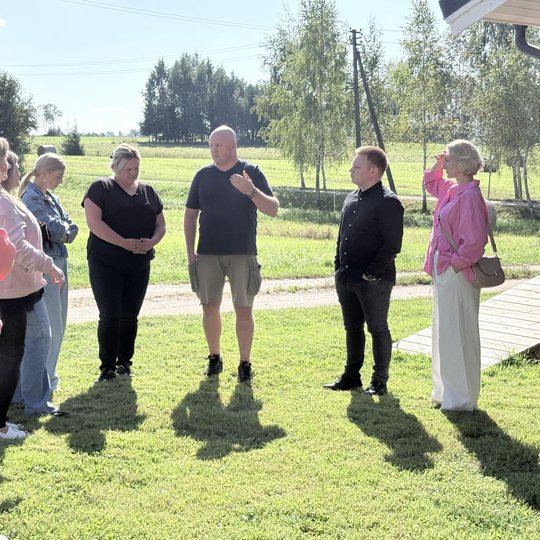 NMA darbuotojai pas paramos gavėją apžiūri jo investicijas